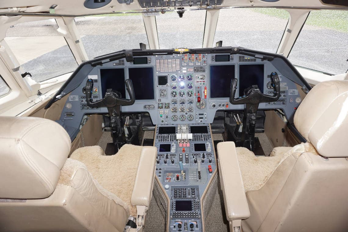 Falcon 900B N910JW