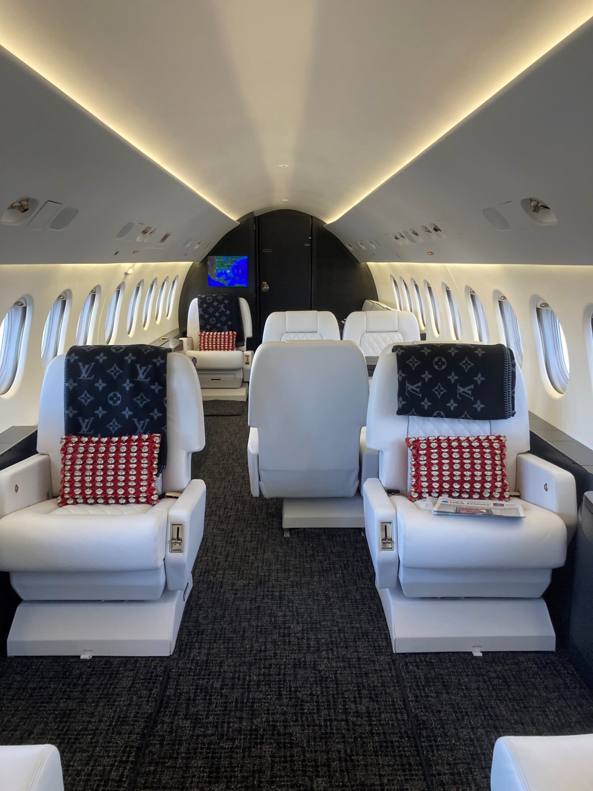 Falcon 900B N910SC