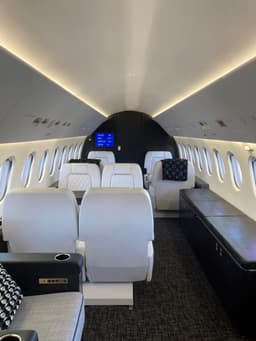 Falcon 900B N910SC