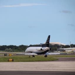 Falcon 900B N910SC