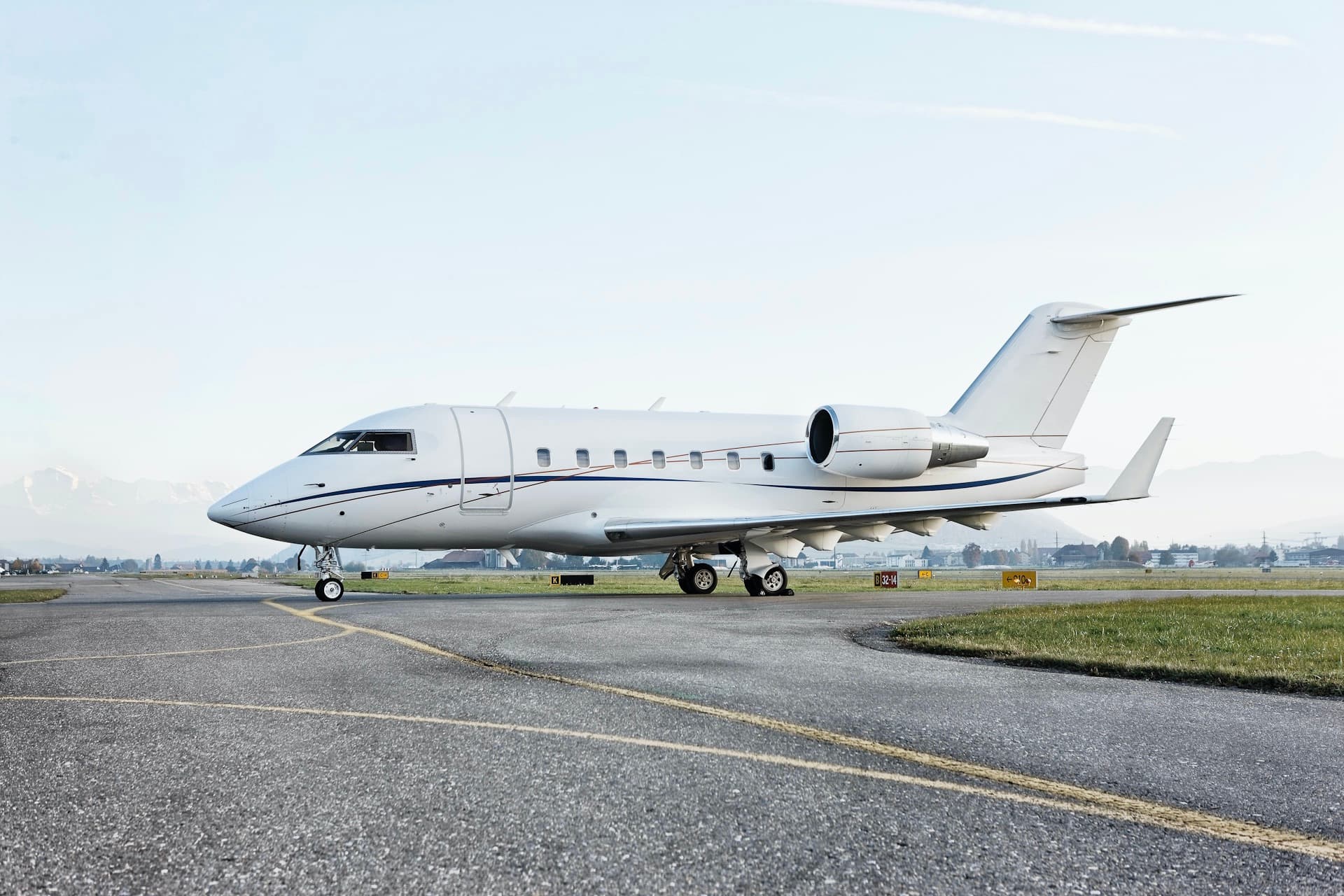 Challenger 604 N913VC
