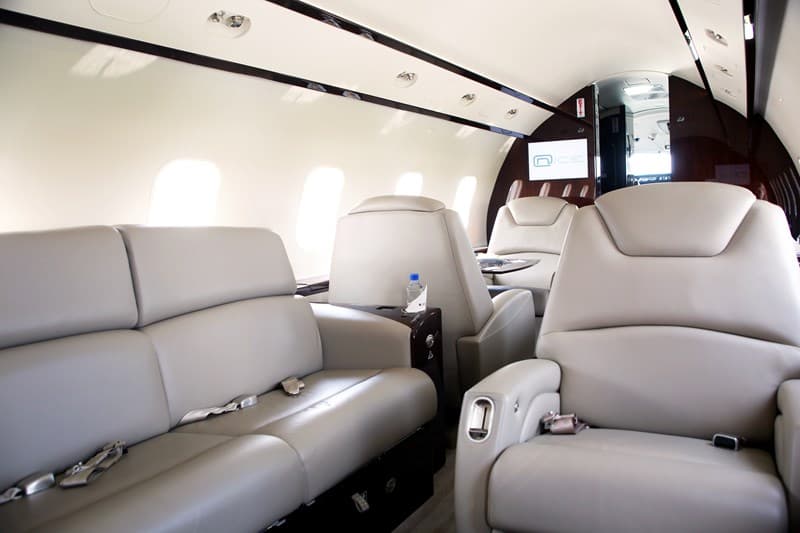 Challenger 300 N91910