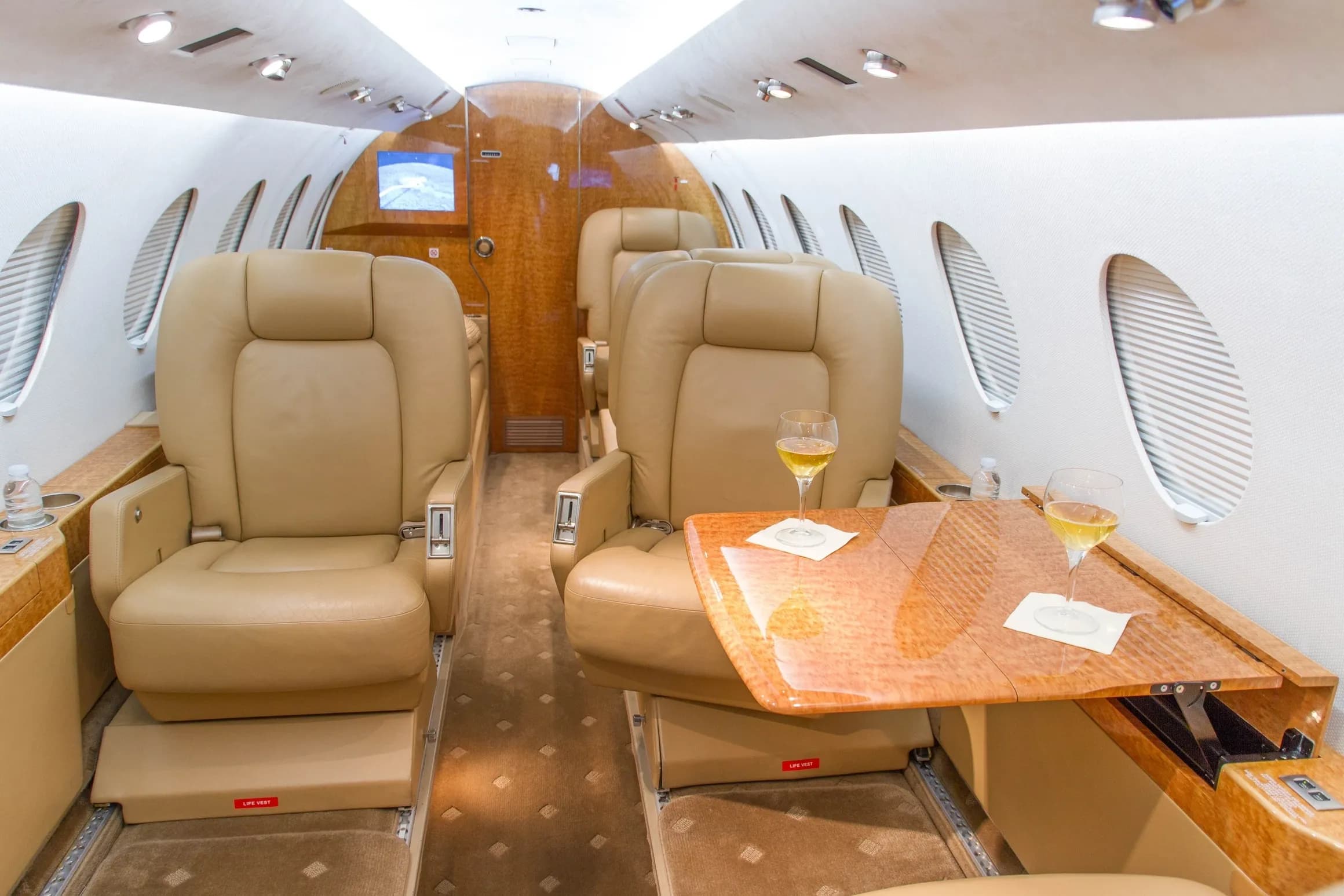 Falcon 50 N921ED