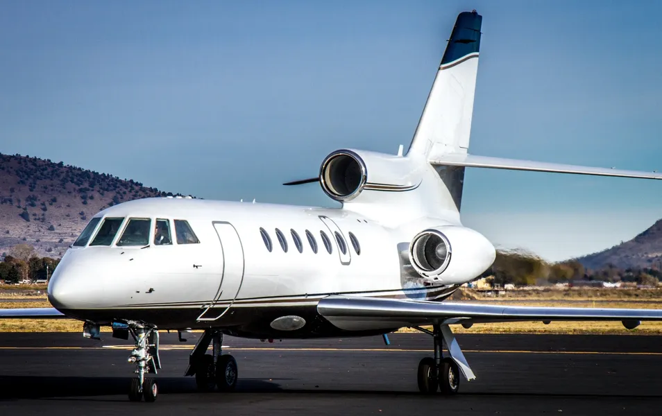 Falcon 50 N921ED