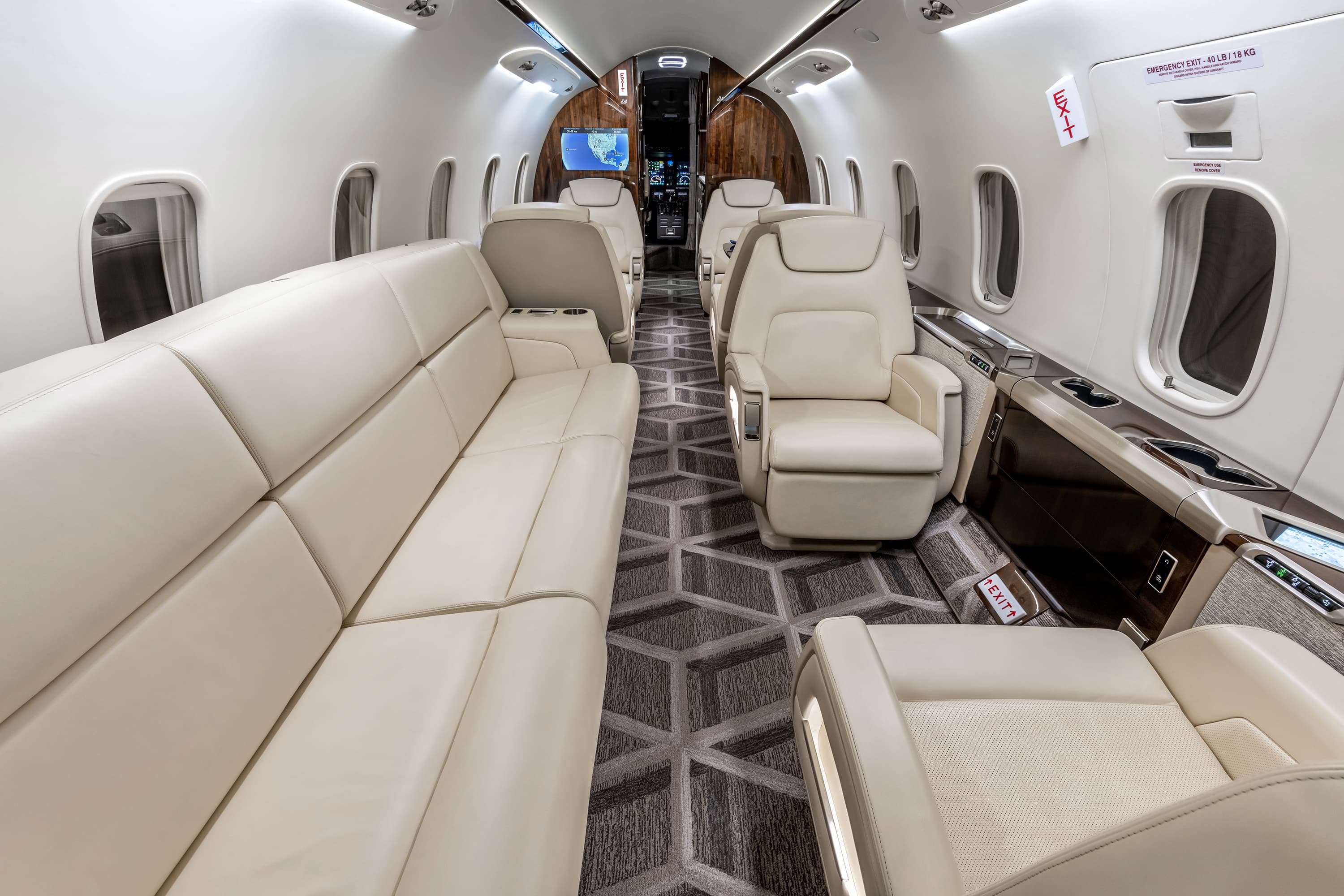 Challenger 350 N923JL