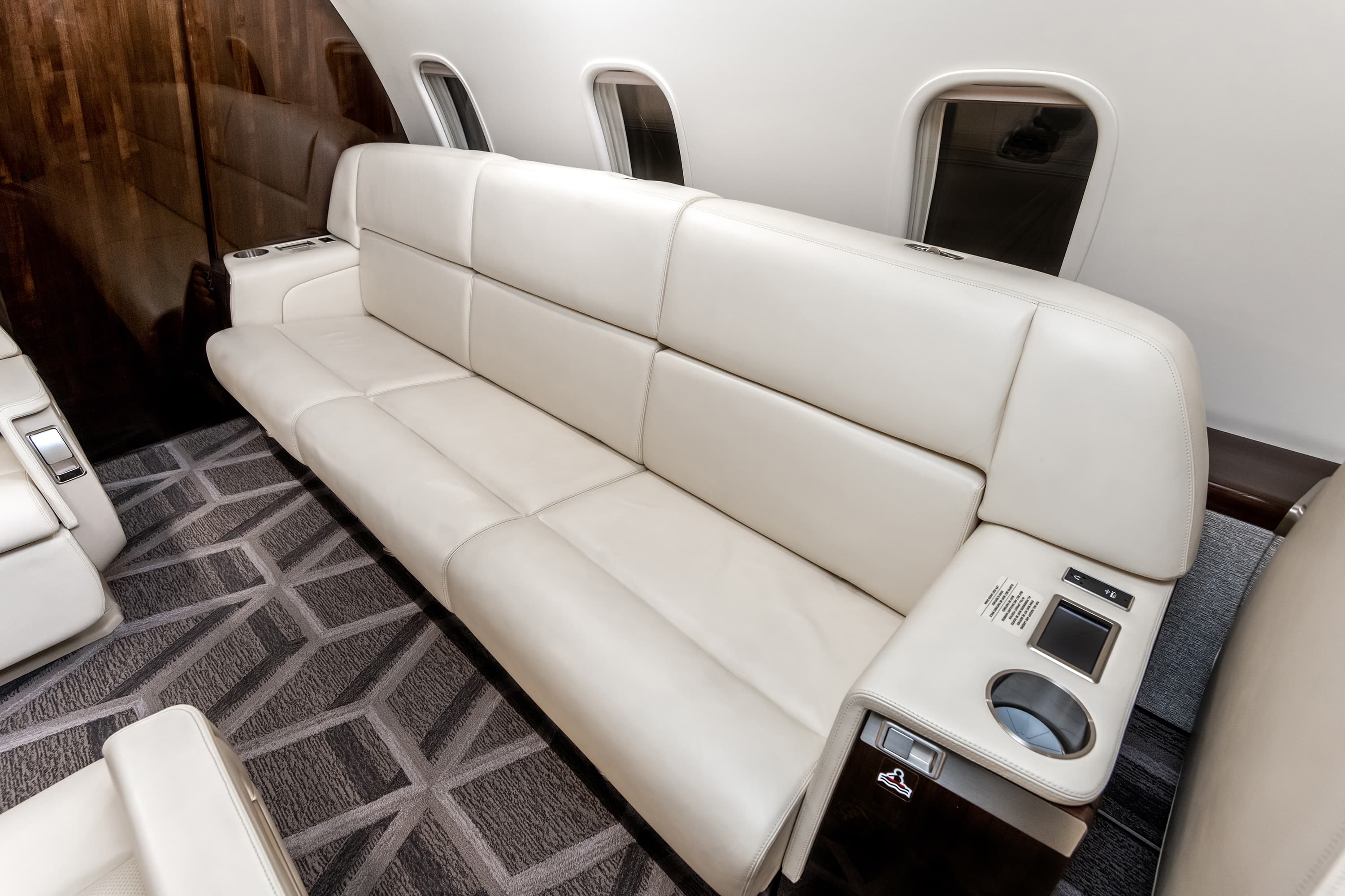 Challenger 350 N923JL