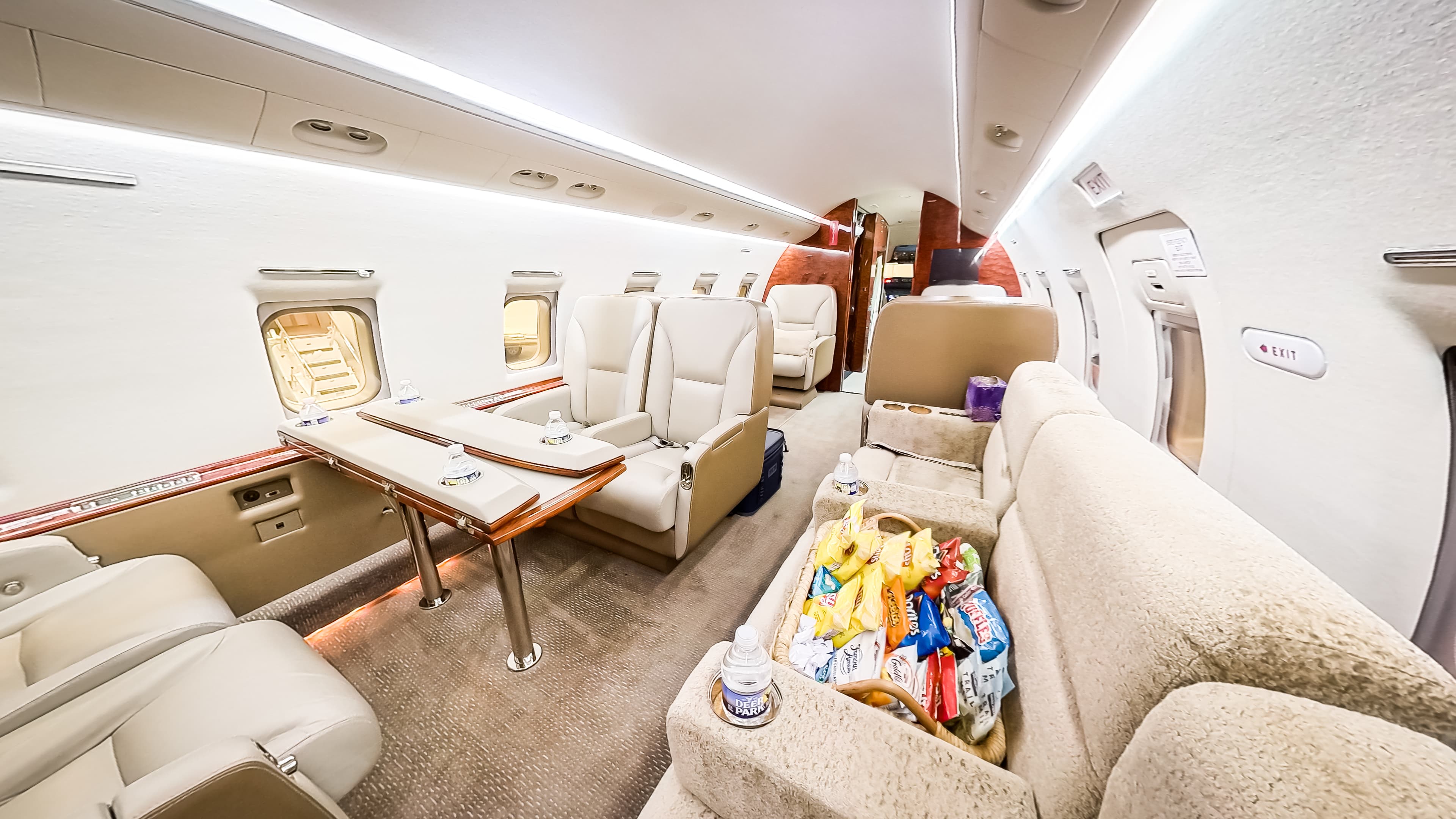 Challenger 604 N925AF