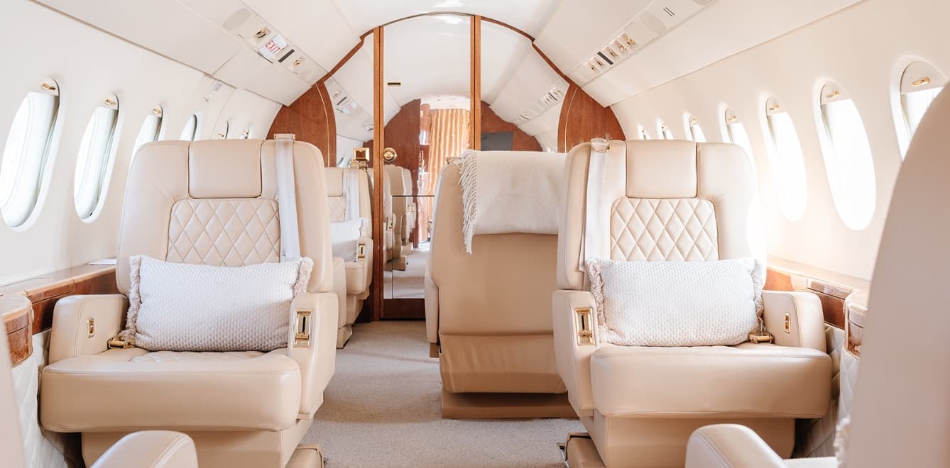 Falcon 2000 N926RC