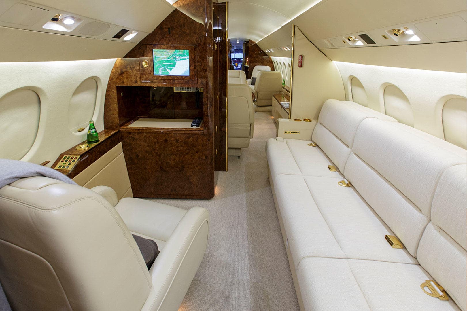 Falcon 900EX N940CL