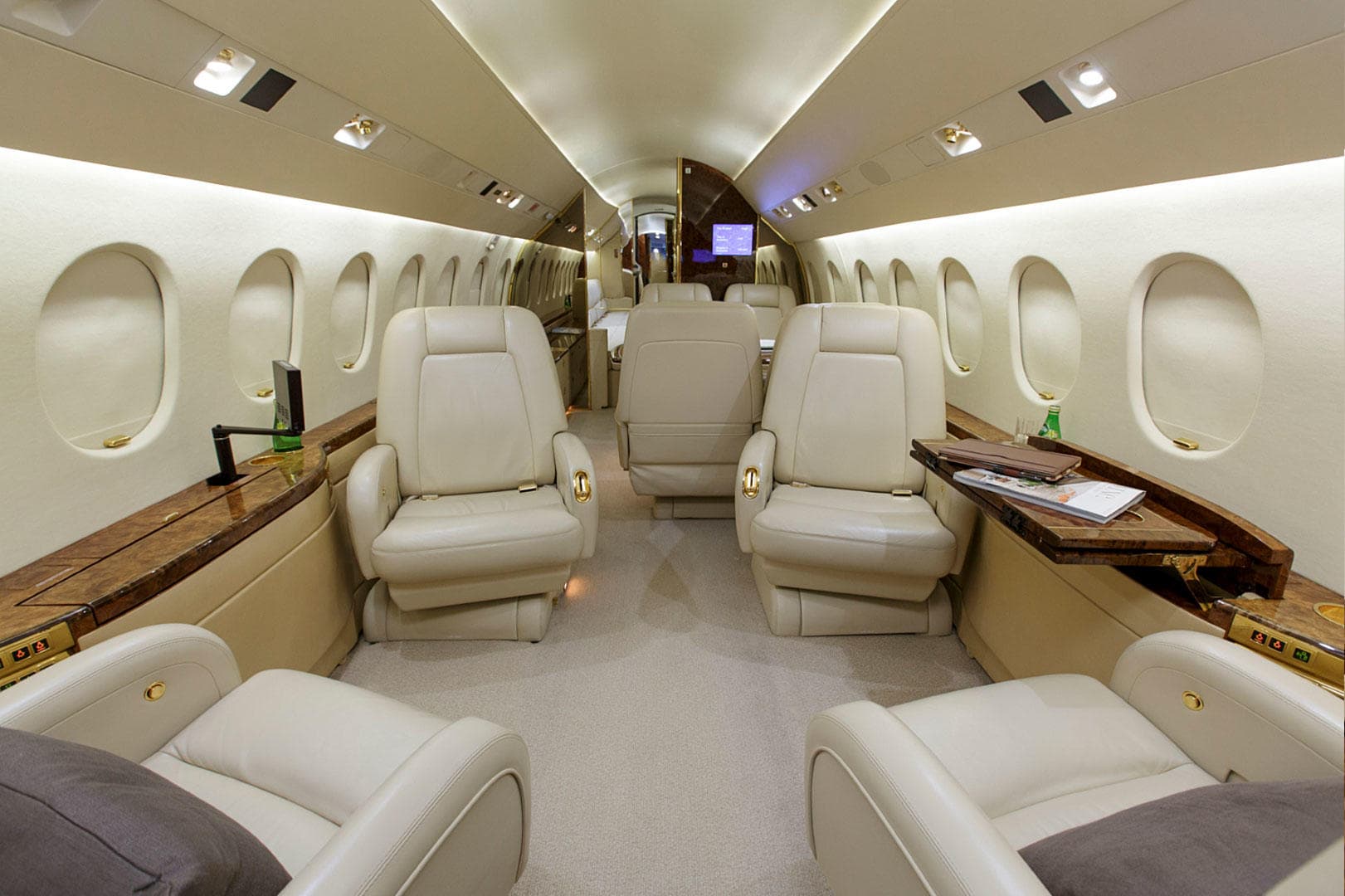 Falcon 900EX N940CL