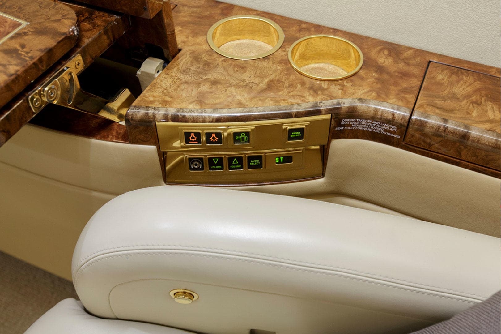 Falcon 900EX N940CL