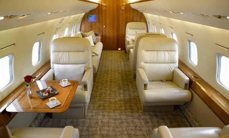 Challenger 604 N945FS