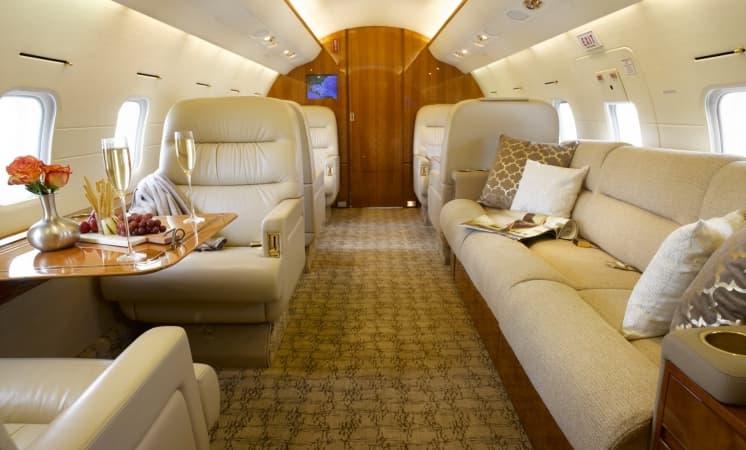 Challenger 604 N945FS