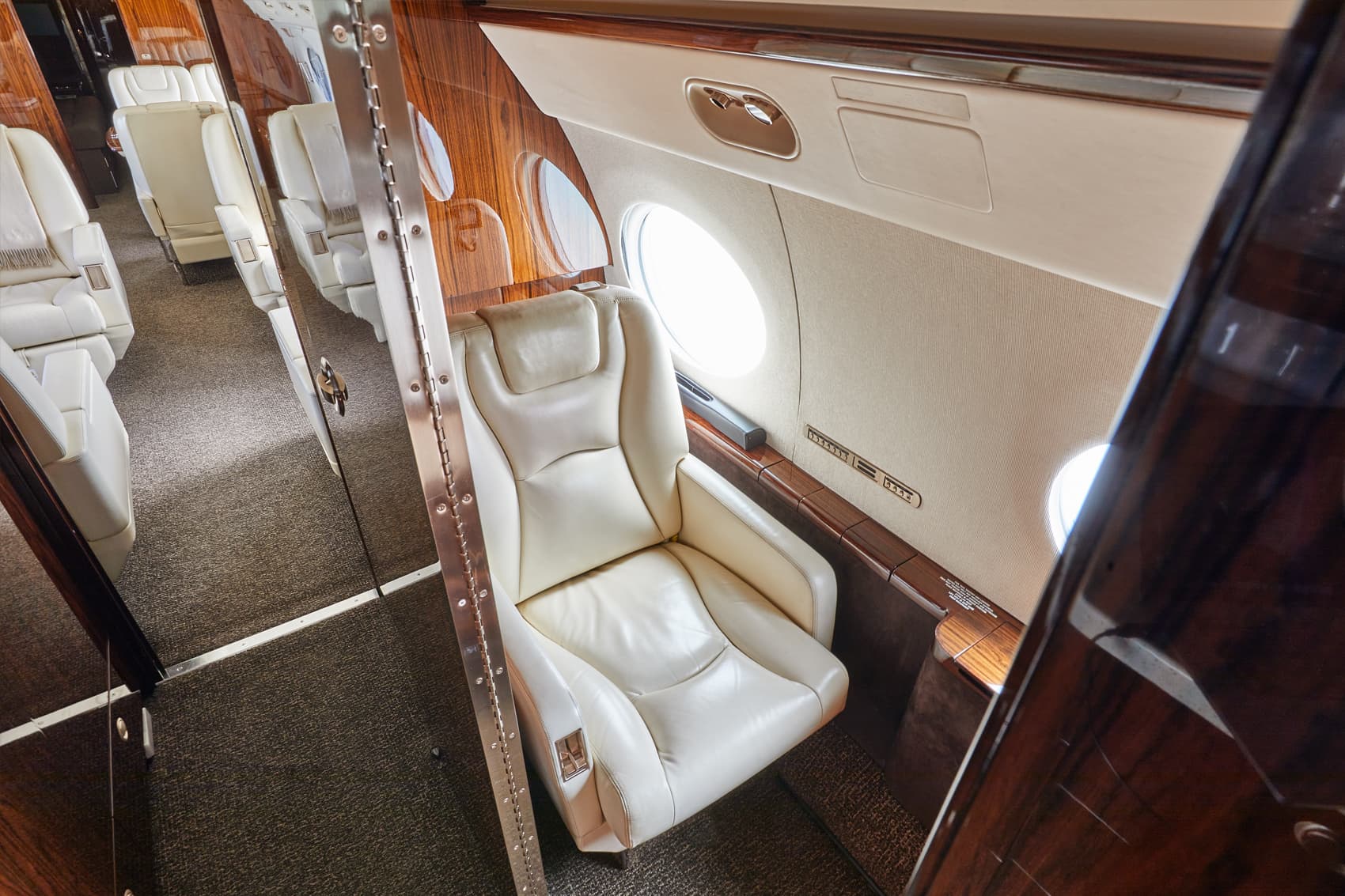 Gulfstream G550 N949FF