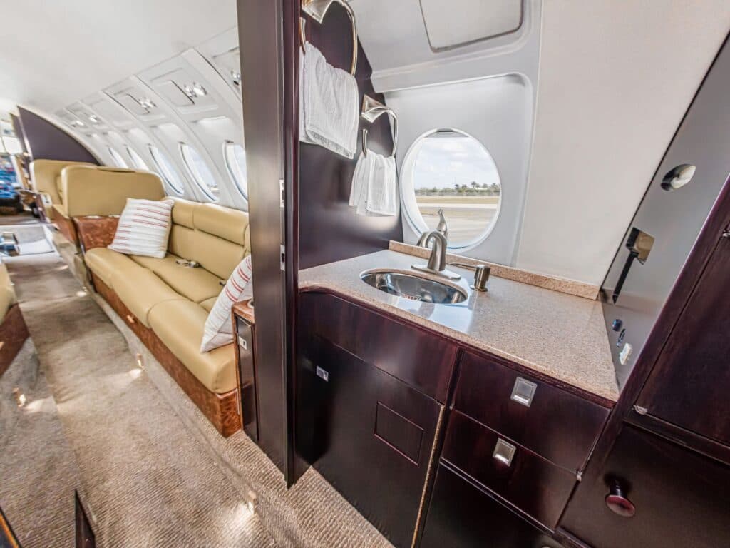 Falcon 50 N950FJ