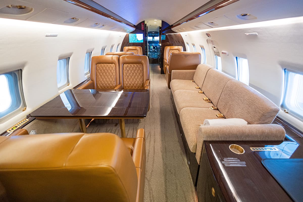 Challenger 604 N969PW