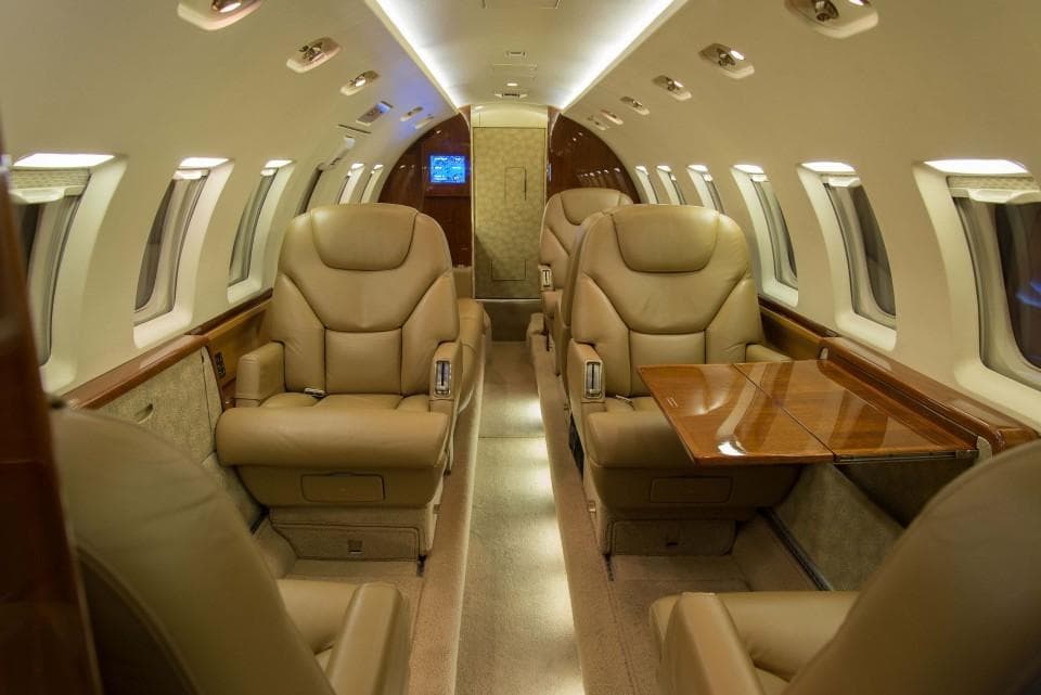 Hawker 1000 N982EC