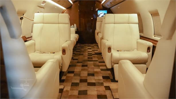Challenger 604 N988CV