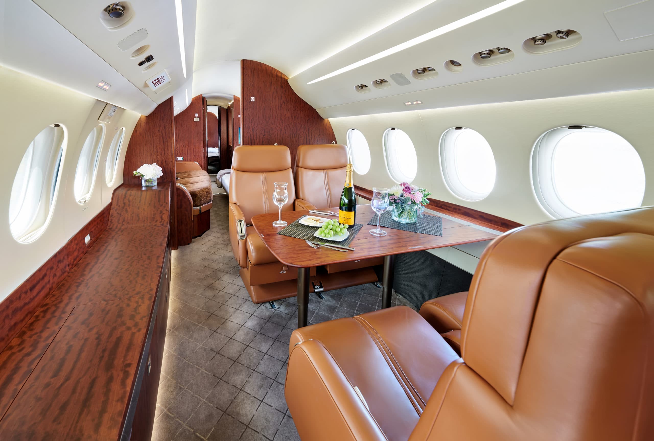 Falcon 7X N988NW