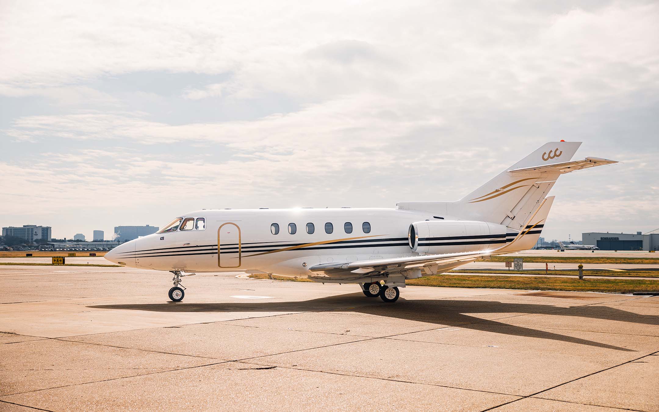 Hawker 800XP N989ST
