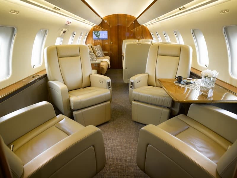 Challenger 605 N999MY