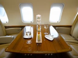 Challenger 605 N999MY