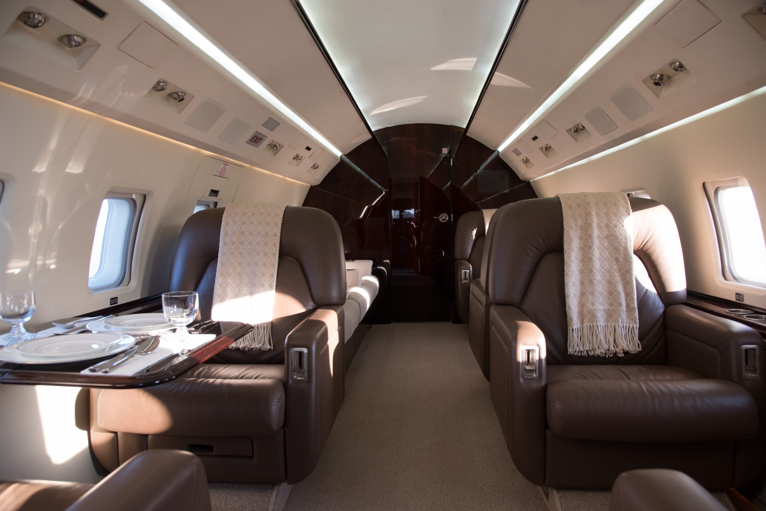 Challenger 604 N99CT