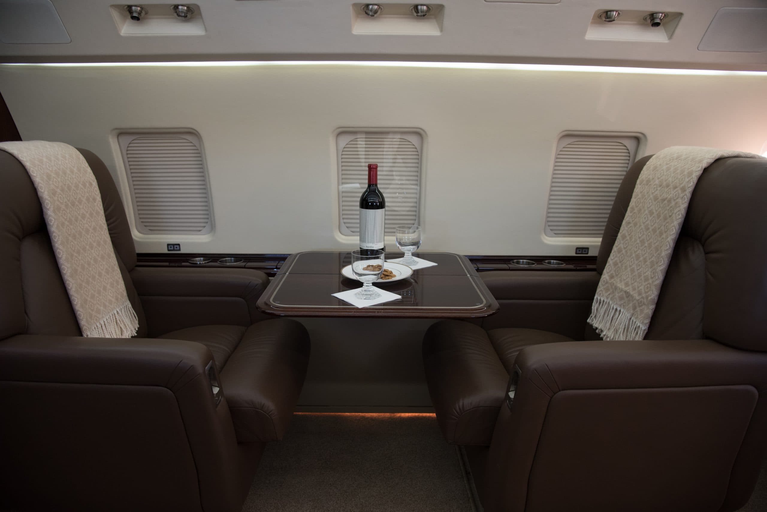 Challenger 604 N99CT