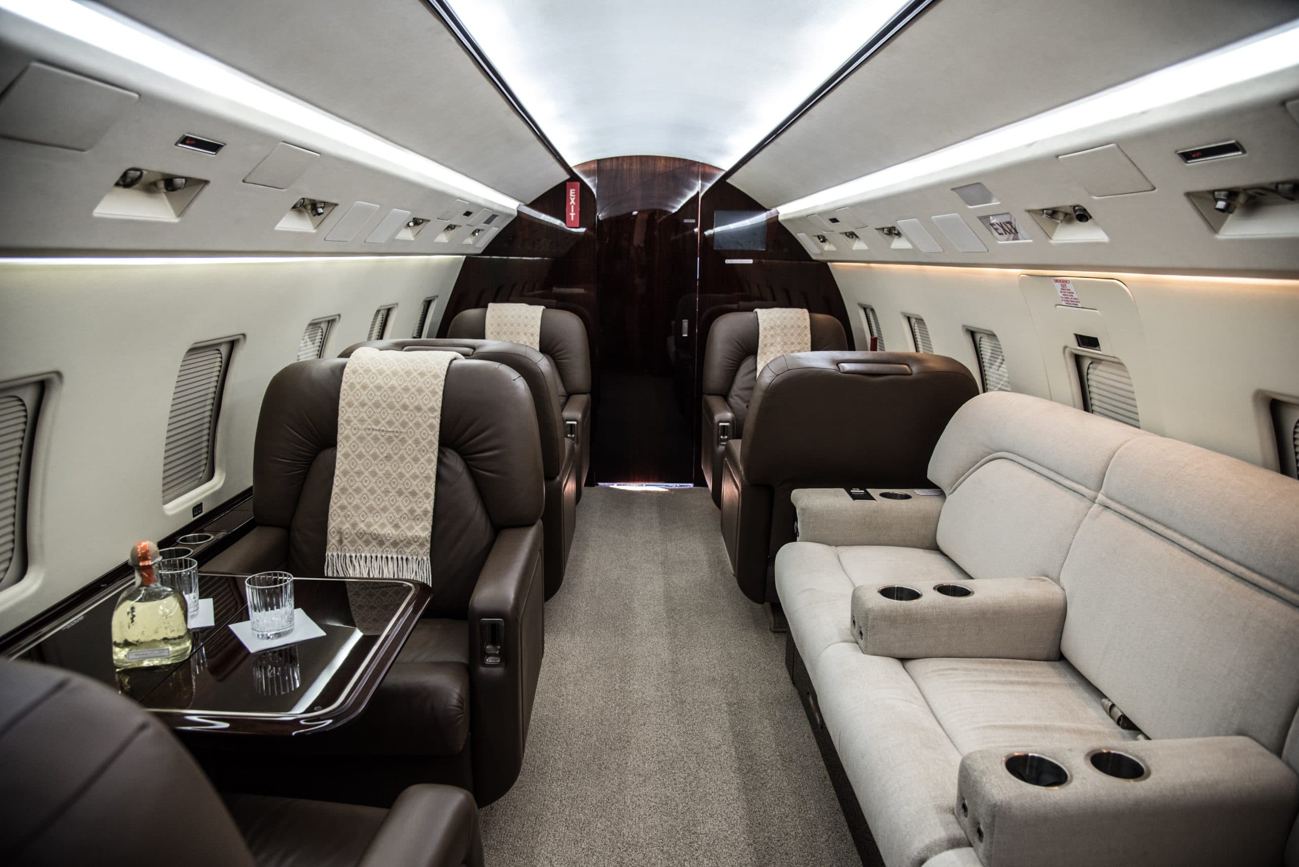 Challenger 604 N99CT