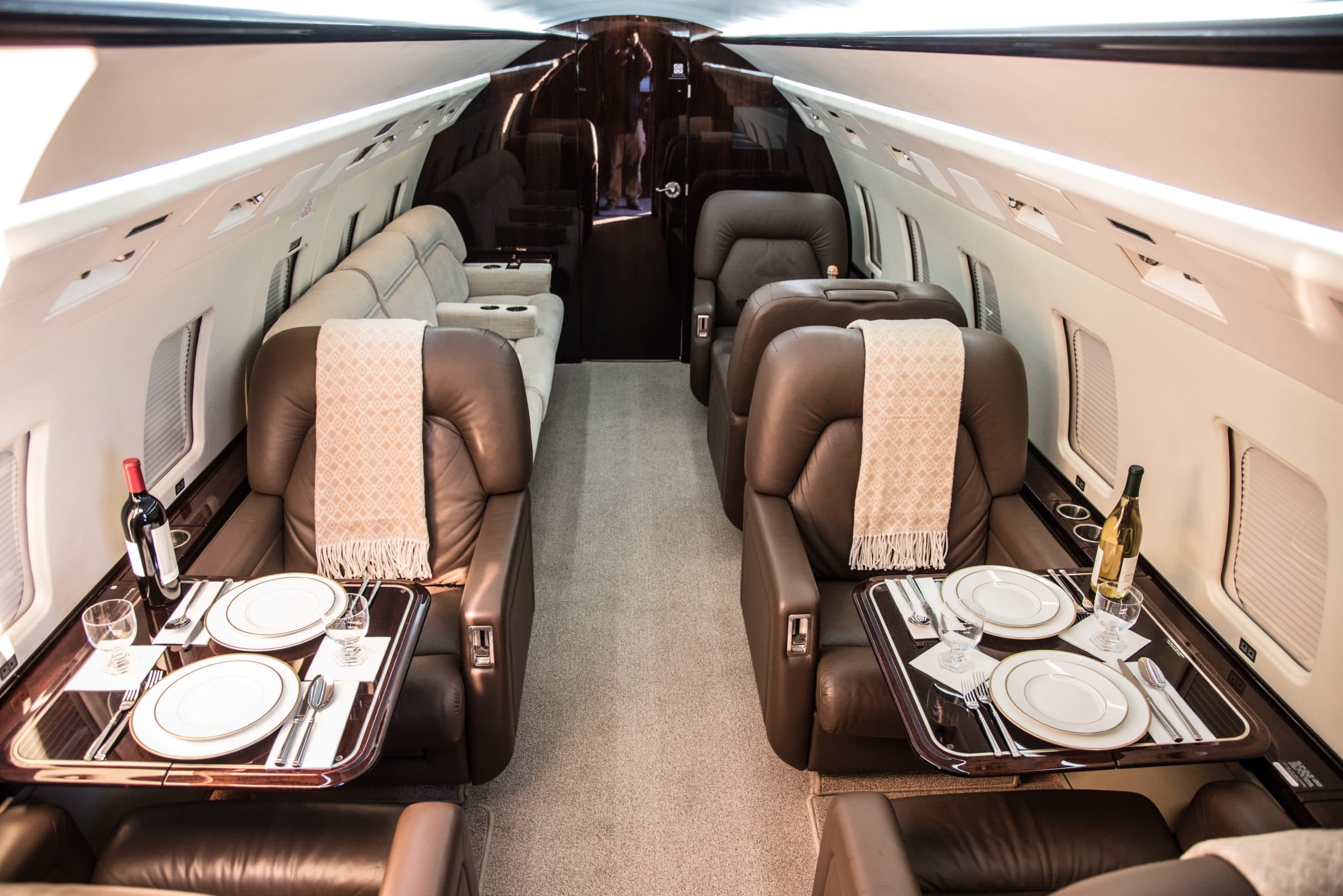 Challenger 604 N99CT