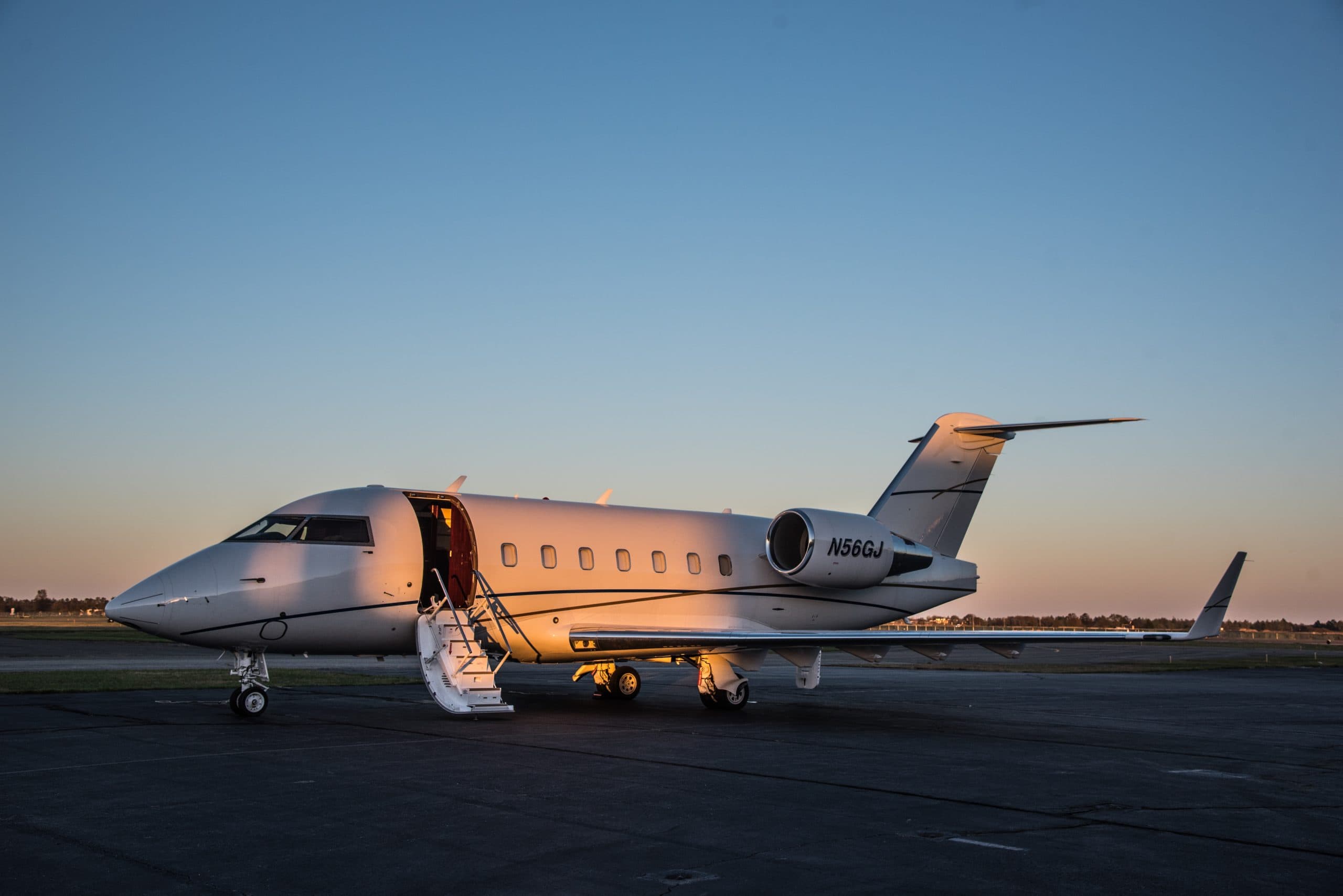 Challenger 604 N99CT