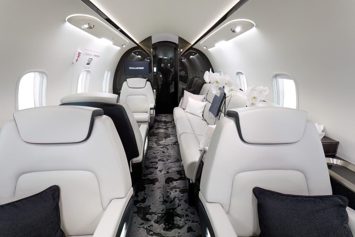 Challenger 350 OE-HNL