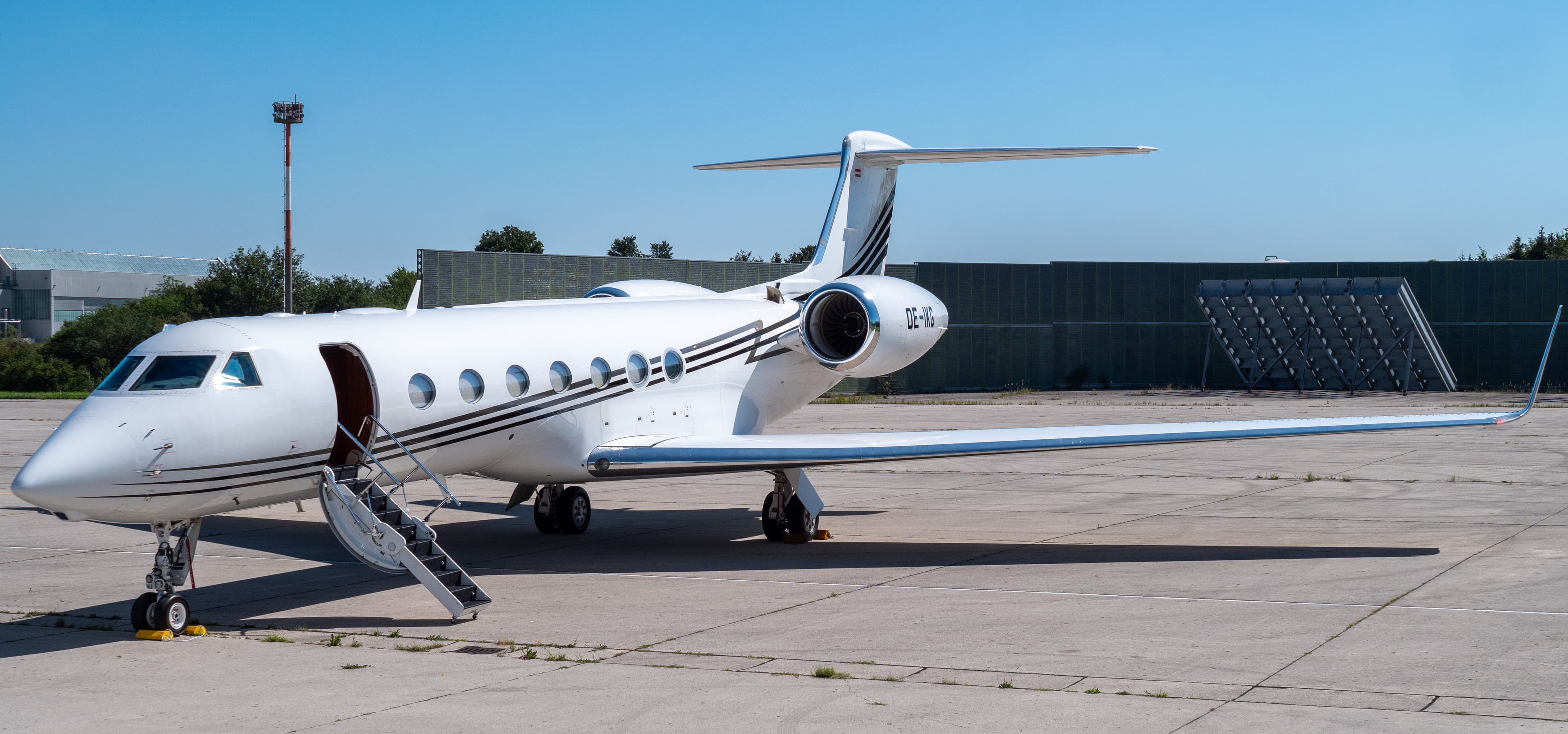 Gulfstream G550 OE-IKG