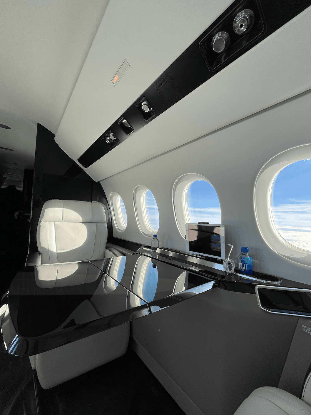Falcon 8X OE-IOE