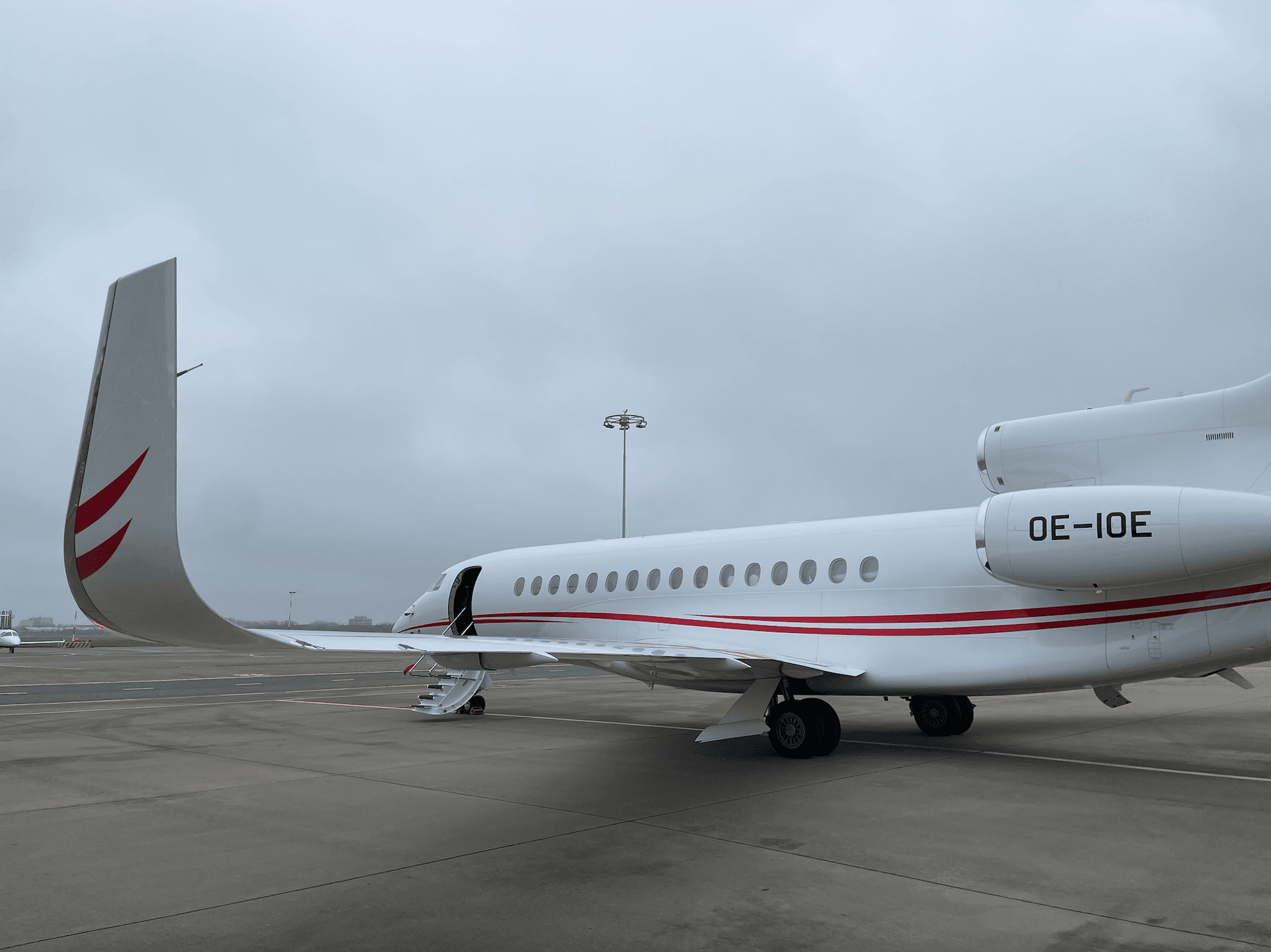 Falcon 8X OE-IOE