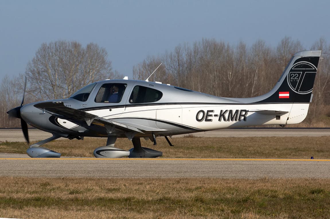 Cirrus SR22 OE-KMR