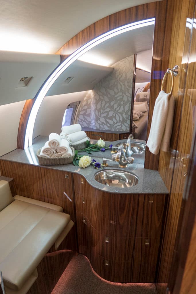 Challenger 604 OH-WIC