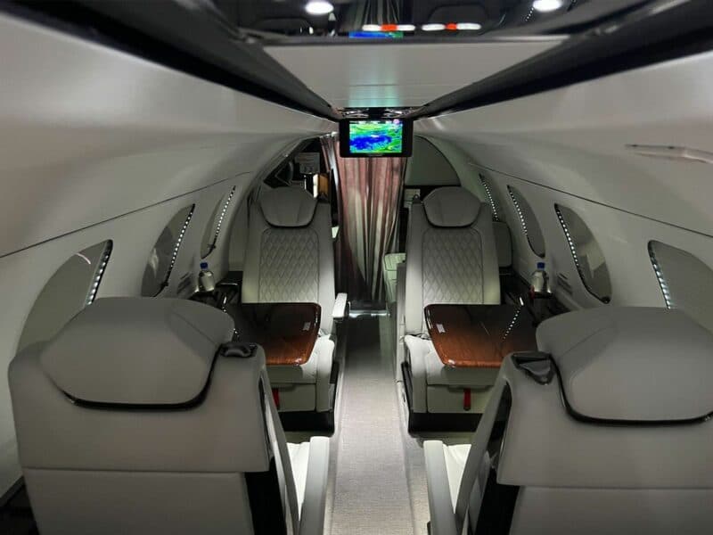 Embraer Phenom 300 OK-PHA