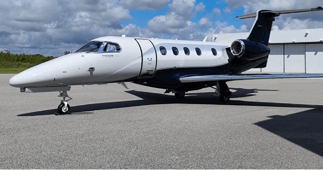 Embraer Phenom 300 OK-PHE