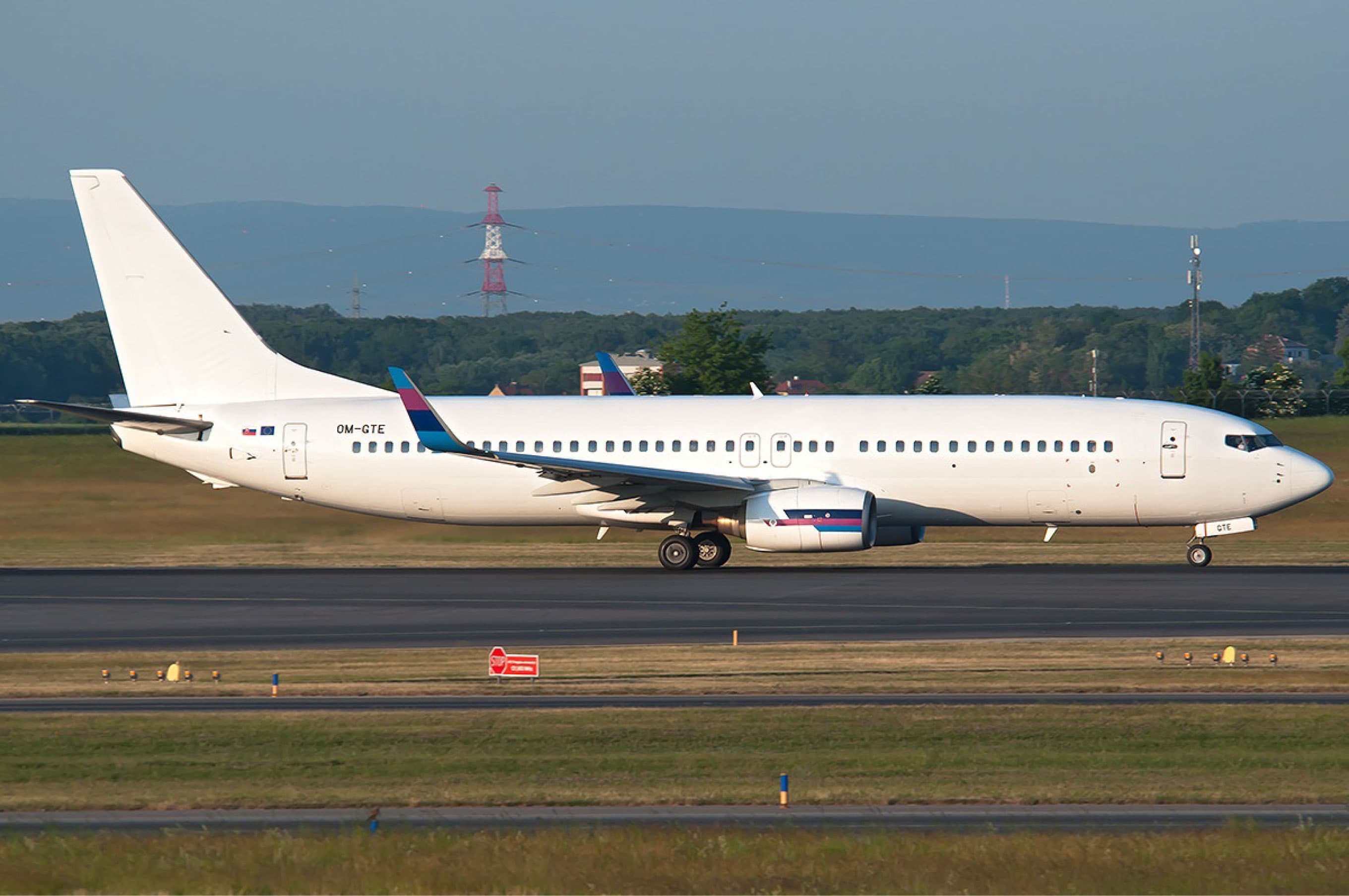 Boeing 737-800 OM-GTE