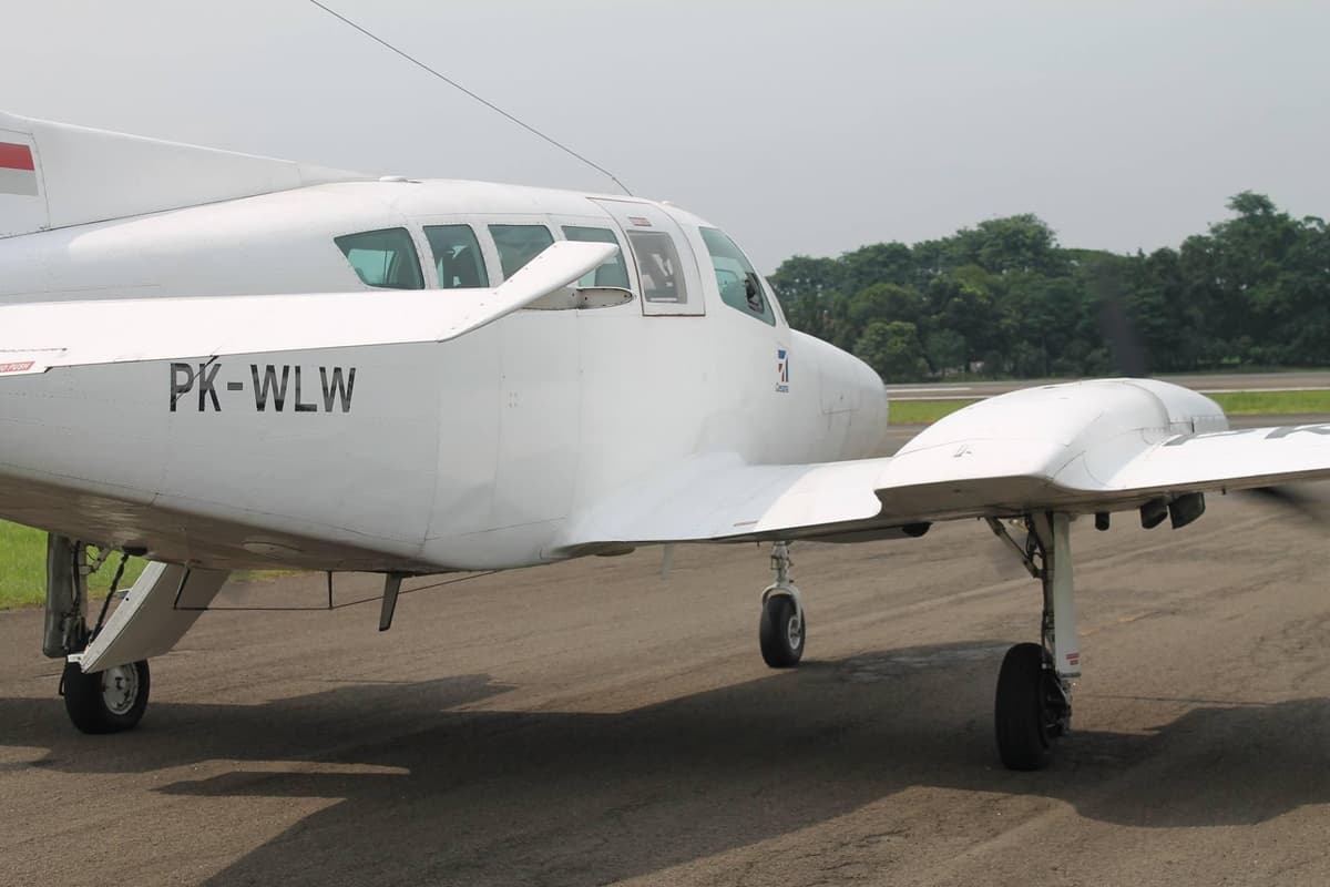 Cessna 402B PK-WLW