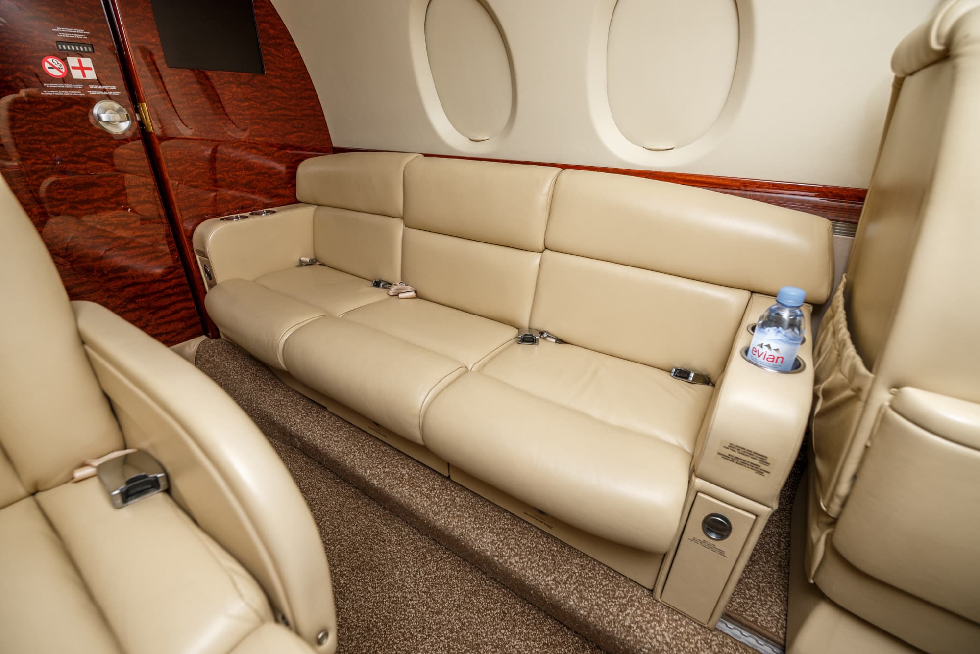 Hawker 750 RA-02790