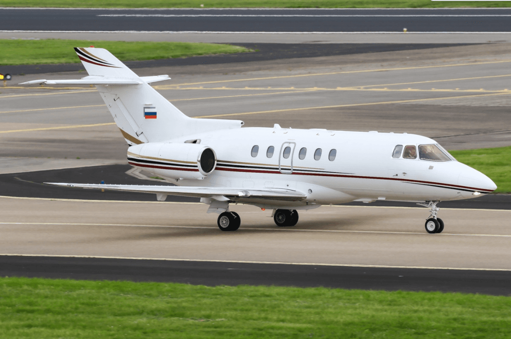 Hawker 750 RA-02790