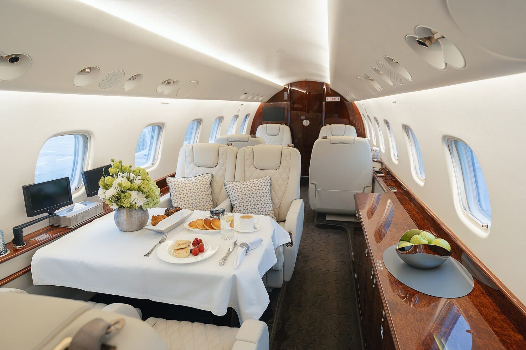 Embraer Legacy 650 RA-02877