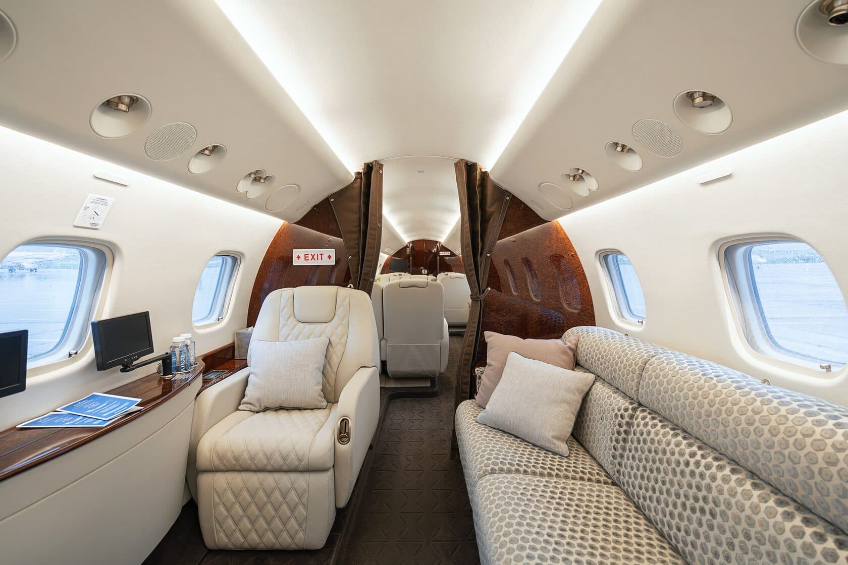 Embraer Legacy 650 RA-02877