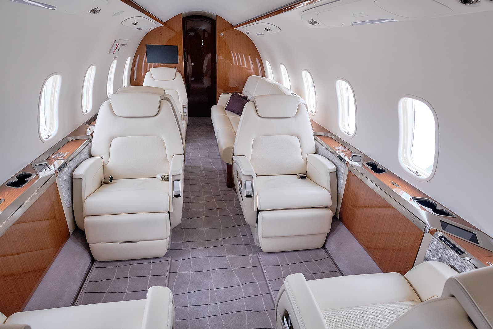 Challenger 350 RA-67130