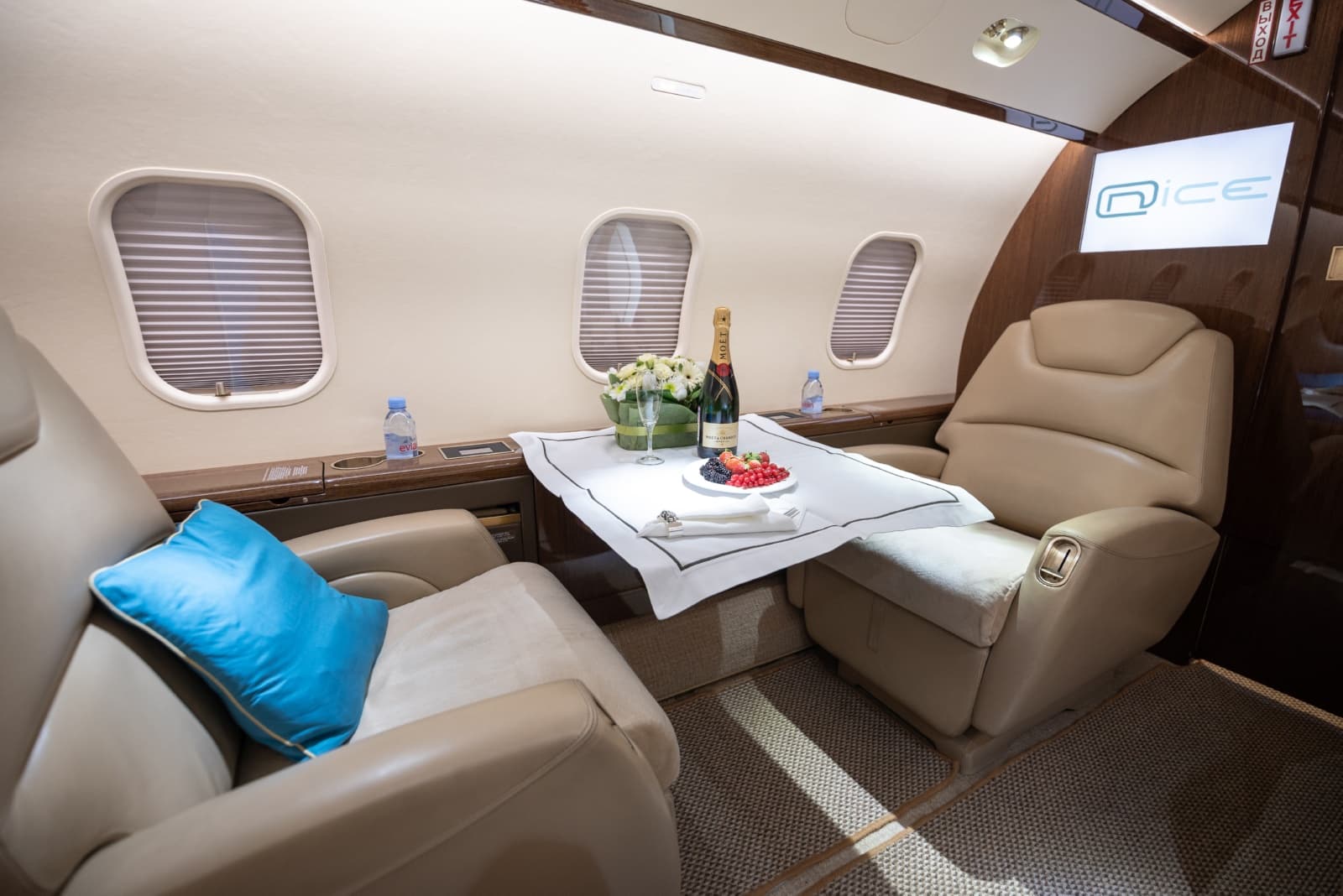 Challenger 300 RA-67221