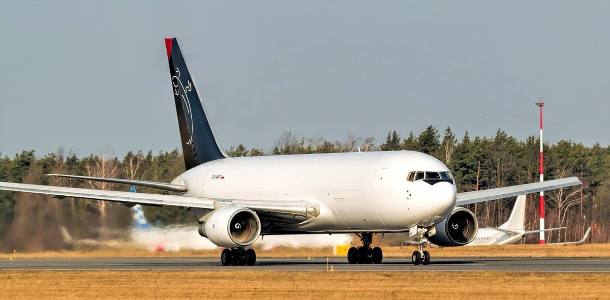 Boeing 767-200 SP-MRF