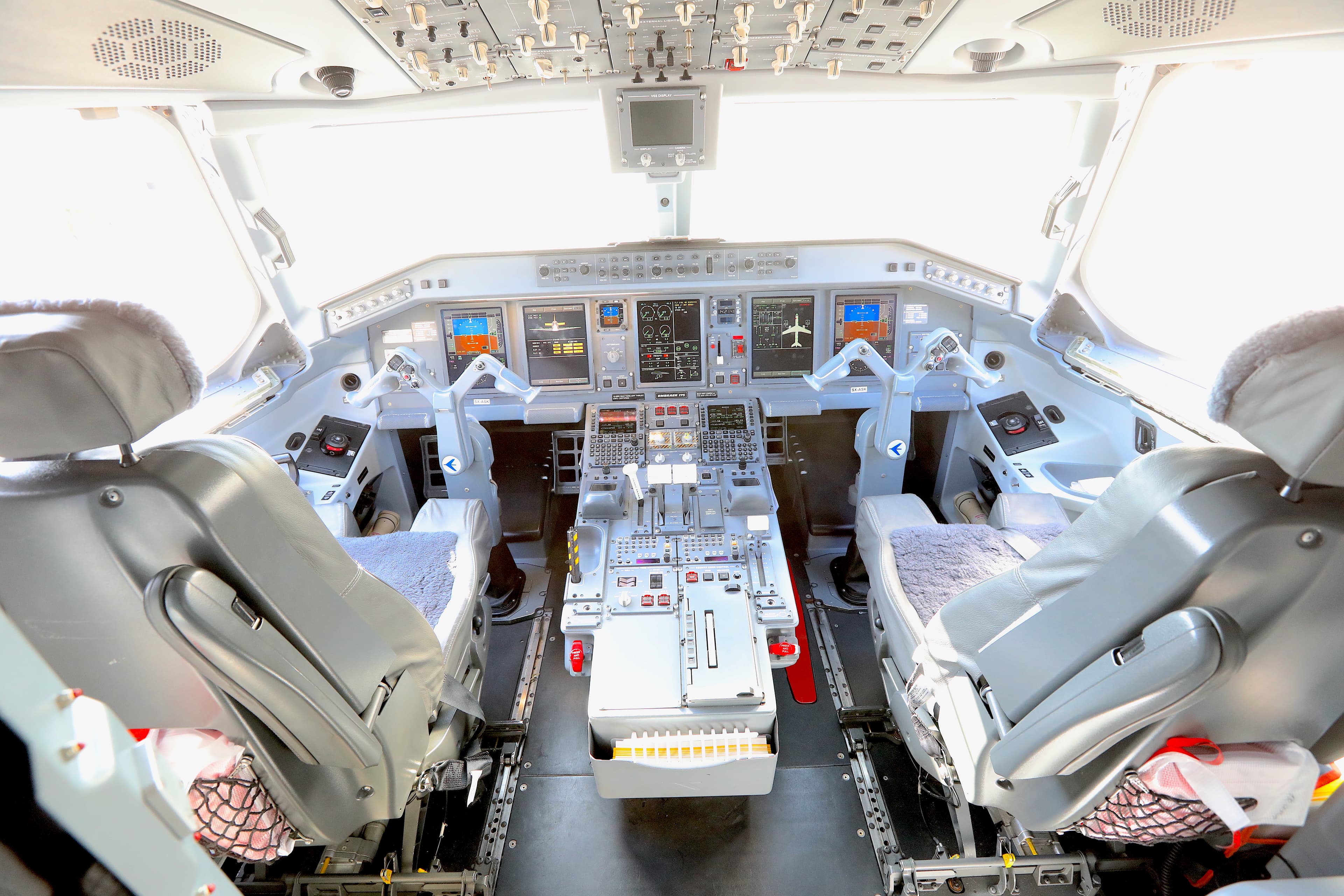 Embraer 175STD SX-ASK