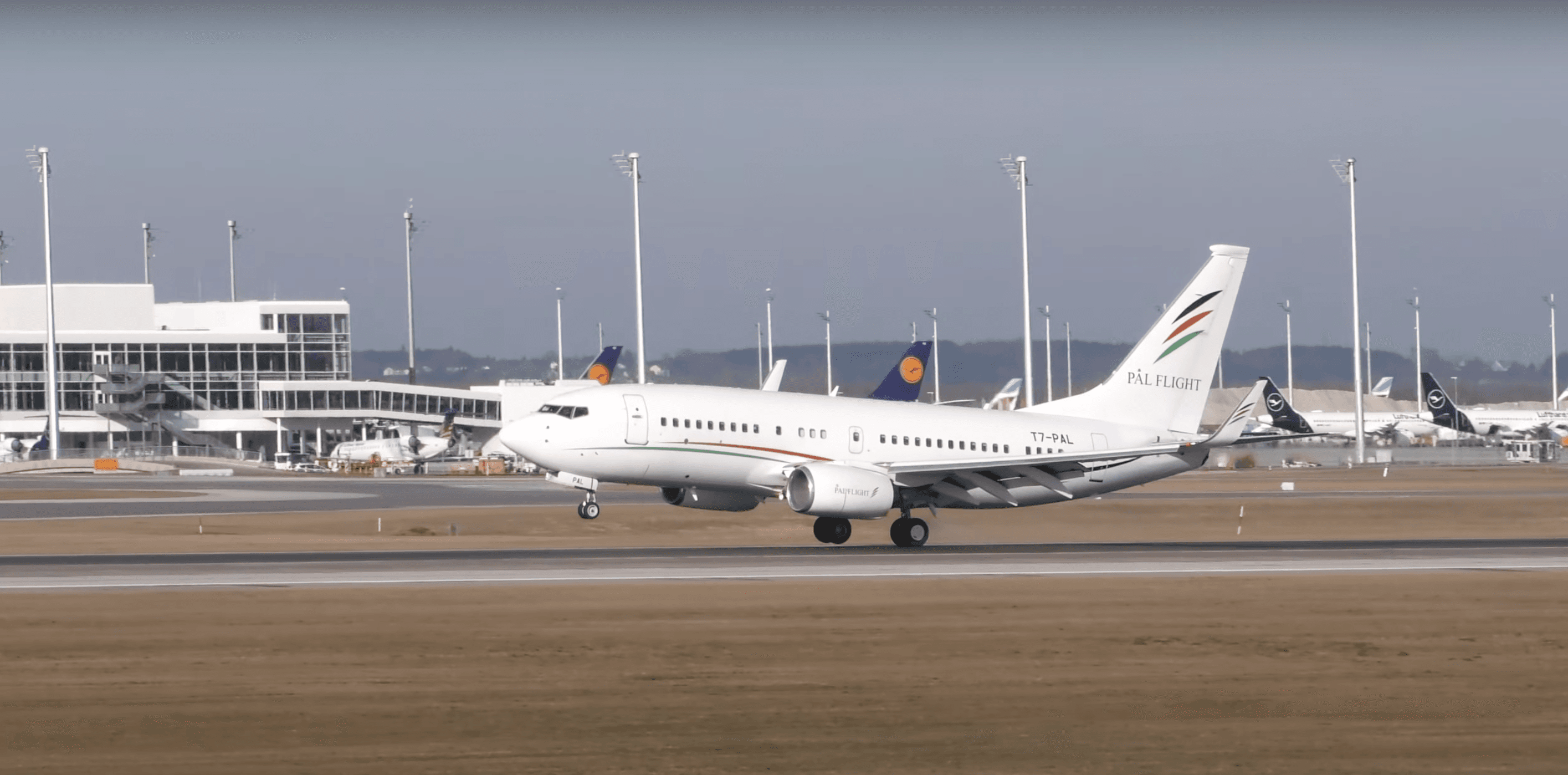 BBJ / Boeing 737-700 T7-PAL